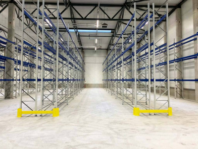 Levering og montering av Groglass pallehyller 8